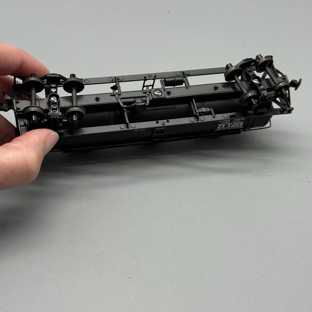 Athearn HO Scale Shippers Car Line SHPX 42 Triple Dome Tank Car 7935